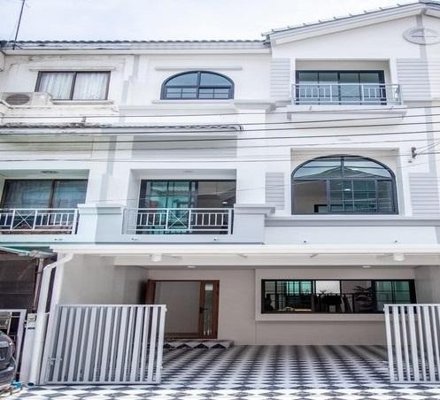 PB4927 ขายทาวน์โฮม 3ชั้นเล่นระดับ โครงการ บ้านกลางเมือง ซอยนาคนิวาส4 ใกล้ ถนนประดิษฐ์มนูธรรม เซ็นทรัล อีสต์วิลล์