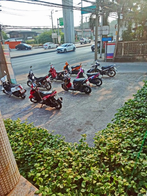 ปากน้ำ ทำโชว์รูม ออฟฟิศ BTS ศรีนครินทร์ บิ๊กซีเพลส 1.3กม.ให้เช่าอาคารพาณิชย์ 3ชั้น 5นอน 4น้ำ  ร้านค้า 1,006ตร.ม. 406ตร.ว.ติดถนน