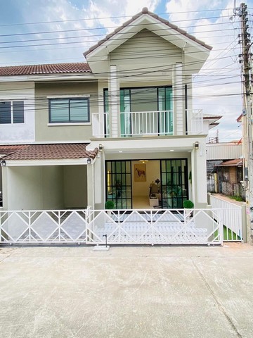 ขายทาวน์โฮมฟังก์ชั่นเท่าบ้านเดี่ยว พรชัยวิถี ต.หนองปรือ อ.บางละมุง จ.ชลบุรี รหัส TTR1952ทาวน์โฮมฟังก์ชั่นเท่าบ้านเดี่ยว ต.หนองปรือ อ.บางละมุง จ.ชลบุรี พื้นที่ 24 ตรว.      5 ห้องนอน  2ห้องน้ำ  1ครัวจอดรถ 1คัน ????รายการของเเถม???? โซฟา 1ชุด???? โต๊ะทานข้าว 1 ชุด???? เตียงนอน 4 ห้อง???? ผนังทีวีบิ้วอิน???? ฮู้ดดูดควัน???? ไฟระย้า ห้องโถง 1ชุด???? ไฟระย้า ห้องครัว 1ชุด???? สนใจติดต่อนัดดูบ้านได้ 09:00-18:00 น. 