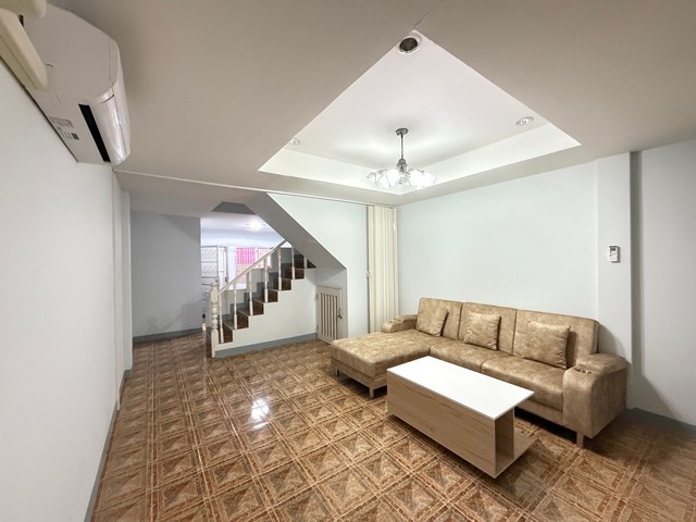 ให้เช่าทาวน์เฮ้าส์ 2 ชั้น ใกล้รพ.กรุงเทพระยอง พร้อมเฟอร์นิเจอร์ครบ