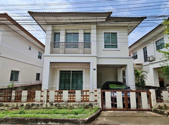 LV52890 ขาย บ้านแฝด 2 ชั้น (ทรงบ้านเดี่ยว) พร้อมพัฒน์ ไพร์ม รามอินทรา Prompat Prime Ramintraราคาขาย : 2.99 ล้านบาท (ค่าโอนคนครึ่ง 50/50)ที่ตั้ง : ถนนปัญญา-รามอินทรา แขวงสามวาตะวันออก เขตคลองสามวา กรุงเทพมหานครชื่อโครงการ : พร้อมพัฒน์ ไพร์ม รามอินทรา Prompat Prime Ramintraรายละเอียด :- พื้นที่ 35.1 ตร.ว. - พื้นที่ใช้สอย 115 ตร.ม.- 3 ห้องนอน - 2 ห้องน้ำ- ที่จอดรถ 1 คัน- ตำแหน่งตัวบ้านอยู่โซนด้านหน้าโครงการไม่ต้องเข้าลึ