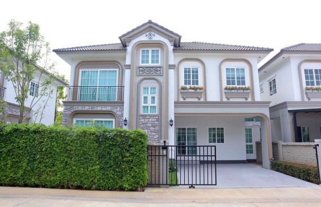 LV52889 ให้เช่า แกรนดิโอ บางนา กม.5 Grandio Bangna KM.5 บ้านเดี่ยวสุดหรู สไตล์ยุโรป พร้อมสระว่ายน้ำส่วนตัวราคาเช่า : 73,000 บาท/เดือน (สัญญา 1 ปี)ที่ตั้ง : ถนนบัวนครินทร์ ต.บางแก้ว อ.บางพลี จ.สมุทรปราการ 10540ชื่อโครงการ : แกรนดิโอ บางนา กม.5 / Grandio Bangna KM.5รายละเอียด :- พื้นที่ใช้สอยภายในตัวบ้าน 163 ตร.ม. - พื้นที่บ้านทั้งหมด 44 ตรวา - 4 ห้องนอน - 4 ห้องน้ำ (1 ห้องนอนชั้นล่าง ทำเป็นห้องทำงานหรือห้องอเนกประสงค์