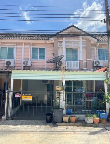 LVPU52881 ให้เช่า ทาวน์โฮม พฤกษาวิลล์ 50 รามคำแหง (ซ.มิสทีน) PRUKSA VILLE 50 RAMKHAMHAENG ใกล้โครงข่ายคมนาคมทางด่วน วงแหวนรอบนอกราคาเช่า : 14,000 บาท/เดือนที่ตั้ง : ซอยราษฎร์พัฒนา (ซอยมิสทีน) ถนนรามคำแหง (ถนนสุขาภิบาล 3) เขตสะพานสูง กรุงเทพมหานครชื่อโครงการ : พฤกษาวิลล์ 50 รามคำแหง (ซ.มิสทีน) PRUKSA VILLE 50 RAMKHAMHAENGรายละเอียด :- พื้นที่ 17.4 ตร.วา- พื้นที่ใช้สอย 120 ตร.ม.- 3 ห้องนอน - 2 ห้องน้ำ- แอร์ 3 ตัว- รวมส่วนกลาง- ไม่อนุญ