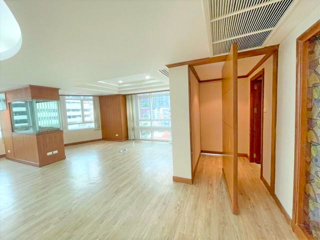 จตุจักร ทำเลธุรกิจ MRT รัชดา ห้วยขวาง ให้เช่าอาคารสำนักงาน 14 ชั้น Stand Alone 2 ไร่ 2 งาน  7,800 ตร.ม.   MRTพหลโยธิน จอดรถ