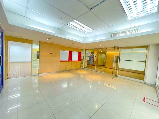 Stand Alone ห้วยขวาง ทำเลธุรกิจ ให้เช่าอาคารสำนักงาน 14 ชั้น MRT รัชดา จตุจักร 2 ไร่ 2 งาน  7,800 ตร.ม.  MRTพหลโยธิน จอดรถ