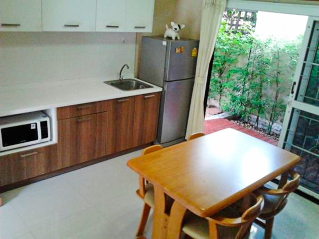 ให้เช่าทาวน์โฮม  หลังมุม 2 ชั้น เดอะพาซิโอทาวน์ 0.2 กม. รามคำแหง 90-96 จัดเต็มเฟอร์ บิวท์อิน 3 นอน  MRTคลองบ้านม้า 0.3กม.240 ตร.ม.30 ตร.วา.