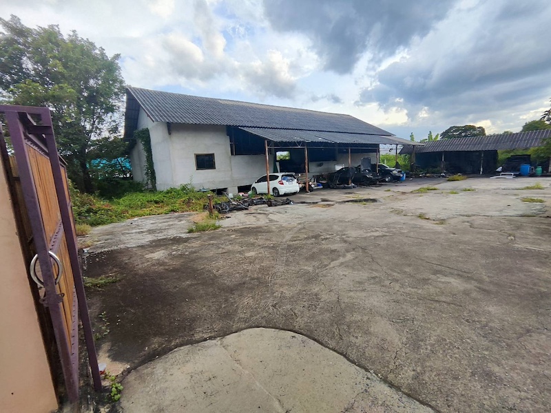 BST737 ให้เช่า ที่ดิน 1 ไร่  ขนาด กว้าง 12 เมตร ลึก 20 เมตร อาคารสิ่งปลูกสร้าง รามอินทราซอย 5