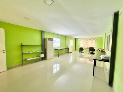 โครงสร้างแน่น!! ขายโกดัง พื้นรับน้ำหนักได้ถึง 2.5 ตัน/ตร.ม.เข้าออกได้ 3 ทาง ทั้งซ.ศรีนครินทร์45, ซ.พัฒนาการ96เนื้อที่ 2 งาน 1 ตร.วา