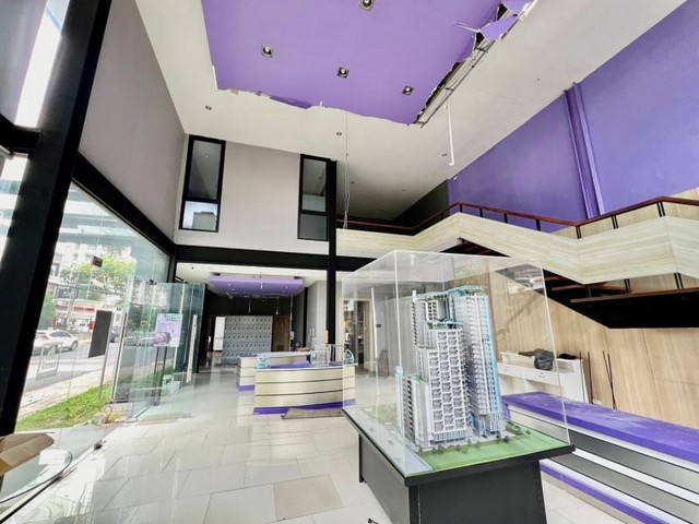 TEL : 092-288 9359 คุณดนิตาLine : https://line.me/ti/p/yxo92dHWP1ให้เช่าออฟฟิศ ใจกลางเมือง ทำเลดี ในโครงการลัดดาพลัส คอนโดรายละเอียด : ขนาดพื้นที่ 180 ตารางเมตร 1 ห้องนอน 1 ห้องน้ำ พร้อมแอร์(ห้องชุดเพื่อการพาณิชย์)เดินทางสะดวก ติดถนนอัสสัมชัญ-หนองยายบู่ใกล้ถนนสุขุมวิท แหล่งชุมชนใจกลางเมืองศรีราชาราคาเช่า 45,000 บาท/ต่อเดือน F-A7 