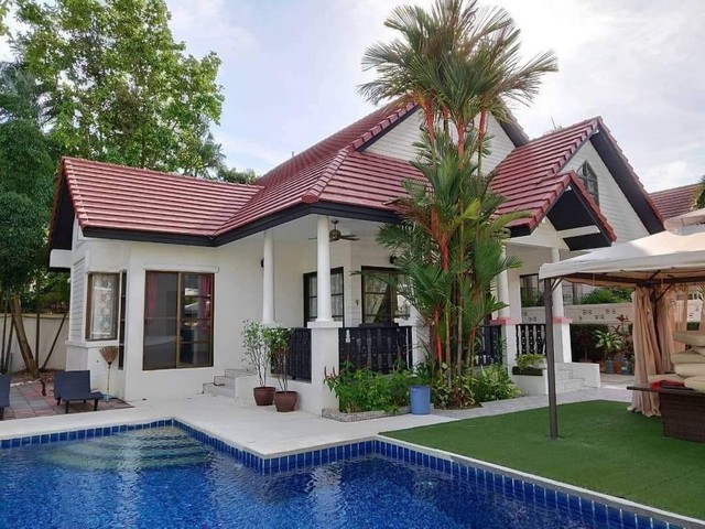 AOM 1305For rentHouse in Teppersit hot deal Price : 75000 THB/Month   Deposit 2 MonthLand 456 sqm  3bedroom  3 bathroom Private swimming pool Fully furnished 2 Car Parking, ready To move in  including Common feeบ้านเทพประสิทธ์ ให้เช่า‼️3ห้องนอน3ห้องน้ำ75,000 เดือน สัญญารายปี มีสระไหว้น้ำส่วนตัว เฟอร์นิเจอร์ครบประกัน 2 ล่วงหน้า 1 เดือน จอดรถได้ 4 คัน ค่าเช่ารวมค่าสระ และ สวน -ใกล้ถนนสุขุมวิท-ใกล้บิ๊กซีพัทยาใต้-ใกล้แมคโคร-รปภ รักษาความปลอดภัย 24 ชมติดต่อขอรูปและรายละเอียดเพิ่มเติม  สนใจนัดชมสถานท