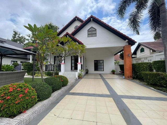 บ้านเทพประสิทธ์ ให้เช่า ใกล้ถนนสุขุมวิท Private swimming pool,Fully furnished