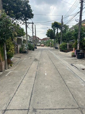 ทาวน์เฮ้าส์  23 ตารางวา  ซอยรามคำแหง82  หัวหมาก บางกะปิ  กรุงเทพ  ZT489