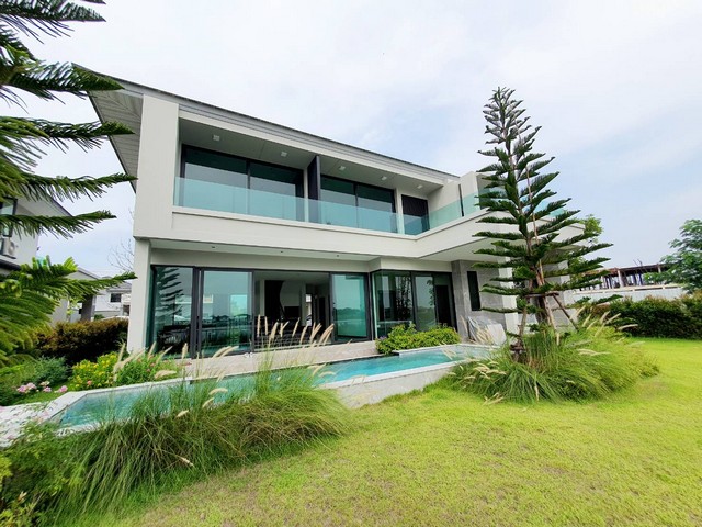 ขาย บ้านเดี่ยว 2 ชั้น เลค วิลล่า ราชพฤกษ์-ปทุมธานี Lake Villa Ratchaphruek-Pathumthani วิลล่าหรูติดทะเลสาบ DOUBLE  FRONT รับทัศนียภาพงดงามทั้ง 2 ด้าน แปลงมุม บ้านเดี่ยว 2 ชั้น สไตล์ Modern Luxury Resortบ้านทุกหลังติดทะเลสาบ พร้อมสระว่ายน้ำส่วนตัว และติดตั้ง SCG Solar Roof ช่วยประหยัดค่าไฟมีสิ่งอำนวยความสะดวกครบครันจาก Property Perfect มีความเป็นส่วนตัวมากๆ เพียง 19 ยูนิตเท่านั้นพื้นที่่ 133 ตร.วพื้นที่ใช้สอย 330 ตร.มขนาด 4 ห้อ