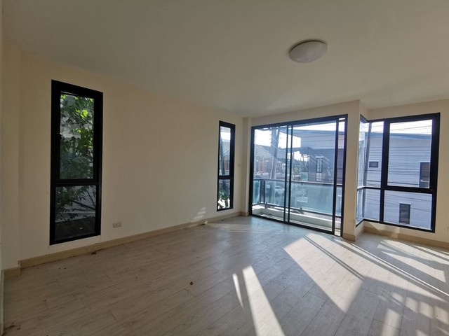 ขายทาวน์เฮ้าส์มือสองศรีราชา  หมู่บ้านพาร์ควิวล์ 3 ชลบุรี