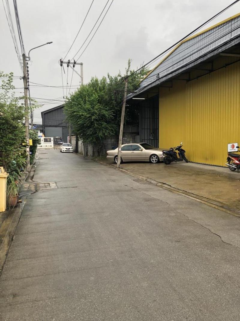 ให้เช่าโกดัง ขนาด 190 ตรม. ย่านลาดพร้าว 101 โพธิ์แก้ว 3 ใกล้ MRT ลาดพร้าว 101ราคาเช่า 34,500 บาท / เดือน ( ล่วงหน้า 1 เดือน ประกัน 3 เดือน สัญญาขั้นต่ำ 3 ปี )ที่ตั้ง ถนนลาดพร้าว 101 ซอยโพธิ์แก้ว 3 แขวงคลองจั่น เขตบางกะปิ กรุงเทพติดต่อ : คุณภัสพงณ์ 0634098164Line : deedaa22พื้นที่ใช้สอย 190 ตารางเมตร โกดังสูง 6 เมตร มีห้องน้ำพนักงานชาย/หญิง ห้องน้ำผู้บริหาร 2ห้องรถใหญ่ 10 ล้อ เข้าออกได้ มีระบบไฟ 1 เฟส 30/100ค่าน�