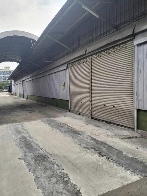 ให้เช่าโกดัง พร้อมออฟฟิศ พื้นที่ 500-1200 ตรม. ติดถนนนวมินทร์ 100 ใกล้แยก. ก.ม. 8 ( มี 2 โรงเหมารวมได้ )ราคาเช่า 60,000 บาท / เดือน ( พื้นที่ 500 ตรม. ) ( สัญญาขั้นต่ำ 1-3 ปี ประกัน 2 เดือน ล่วงหน้า 1 เดือน )ราคาเช่า 100,000 บาท / เดือน ( พื้นที่ 1,200 ตรม. ) ( สัญญาขั้นต่ำ 1-3 ปี ประกัน 2 เดือน ล่วงหน้า 1 เดือน )ที่ตั้ง ถนนนวมินทร์ ซอยนวมินทร์ 100 แขวงรามอินทรา เขตคันนายาว กรุงเทพมหานครติดต่อ : คุณภัสพงณ์ 0634098164Line : deedaa22พ