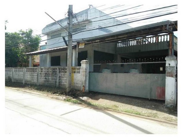   Code ID : PGPRA600005  ราคา 2,200,000  บาท ▸ เนื้อที่ 1 งาน  พื้นที่ใช้สอย 391.87 ตร.ม.   ▸ 3 ห้องนอน 2 ห้องน้ำ    ▸ 1 ที่จอดรถ   บ้านหันไปทางทิศตะวันออกเฉียงเหนือ  พิกัดทรัพย์ : https://maps.app.goo.gl/4JmqS4af71H8Vyb5A  สถานที่ใกล้เคียง  ▸ใกล้  วัดสันป่าสัก ▸ใกล้  มหาวิทยาลัยมหาจุฬาลงกรณราชวิทยาลัย วิทยาเขตแพร่ ▸ใกล้  โรงพยาบาลแพร่ ▸ใกล้  ท่าอากาศยานแพร่  สอบถามเพิ่มเติม / นัดชม โทร. 097-419-5982(พลอย) โทร. 096-932-4624(ออมสิน) Line : @panaya (มี@ด้านหน�