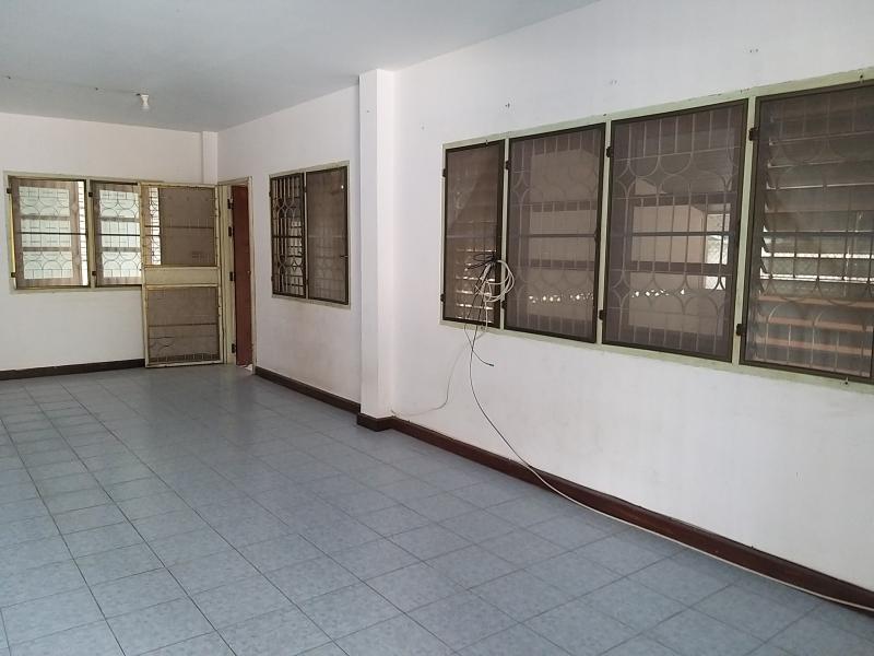 ขายด่วน – บ้านเดี่ยว 2 ชั้น  หมู่บ้านเพลินใจ 2     31/120  ต.ทับมา อ.เมืองระยอง จ.ระยองเนื้อที่ 80 ตร.วา  3 ห้องนอน 3 ห้องน้ำ  1 ห้องครัว 1 ห้องอเนกประสงค์ที่จอดรถ 2  คัน ชั้นล่าง ประกอบด้วยห้องรับแขก, ห้องอเนกประสงค์, ห้องน้ำ, ห้องครัว, โซนซักล้างชั้นบน ประกอบด้วยห้องนอนใหญ่ 1 ห้องห้องนอนเล็ก 2 ห้อง  มีห้องน้ำกลาง ห้องเก็บของ– สามารถเดินทางสะดวกเข้า – ออกได้หลายทาง– ใกล้องค์การบ