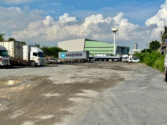 TEL : 092-288 9359 คุณดนิตาLine : https://line.me/ti/p/yxo92dHWP1ขายที่ดินแปลงสวย ทำเลทอง ในโซนนิคมปิ่นทอง 1 รายละเอียด : เนื้อที่ขนาด 4-3-99 ไร่ ห่างจากถนน เส้น 331ไปแหลมฉบัง 800เมตร สร้างโรงงาน โกดัง และ คลังสินค้า  รถใหญ่ รถเทรนเล่อร์ รถสิบล้อเข้า ออกได้ สบายด้านหลัง มีบ่อน้ำ  ขายยกแปลง ค่าโอน 50/50 F-A5 