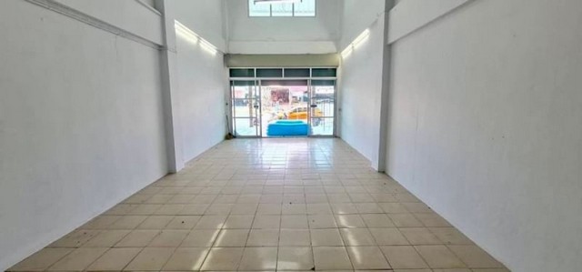 ให้เช่าอาคารพาณิชย์ 3 ชั้น โซนไร่กล้วย ศรีราชา ชลบุรี FP-B0519