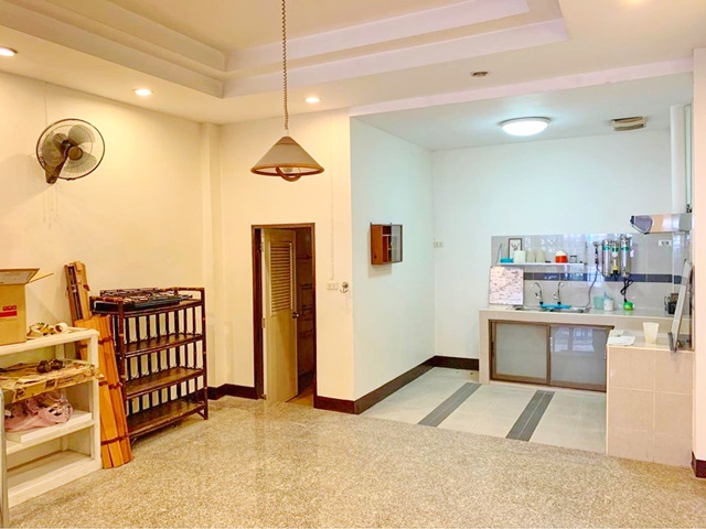 MRTบางแค 0.9 กม..ใหญ่มาก ให้เช่าทาวน์เฮ้าส์ 3ชั้น  4นอน.เพชรเกษม 60-64 เดอะมอลล์ บางแค 1.5 กม.  แหล่งช้อปปิ้ง