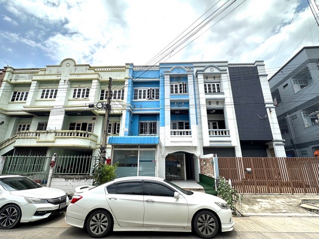  ขายโฮมออฟฟิศ 3 ชั้นติดถนนพระราม 2 ซ.เอกชัย 5 อ.เมือง สมุทรสาครพื้นที่ 26.4 ตร.ว (200 ตร.ม)ราคาเพียง 4,300,000 บาท รายละเอียดทรัพย์สิน:ขนาด: หน้ากว้าง 6 เมตร, ลึก 10 เมตรชั้น: 3 ชั้นห้องนอน: 6 ห้องห้องน้ำ: 4 ห้อง ทำเลที่ตั้ง:ใกล้เซ็นทรัลมหาชัยโรบินสัน มหาชัยซีเจ ซูเปอร์มาร์เก็ตน้ำพุพลาซ่าแลนด์มาร์ค มหาชัย พอร์โต้ ชิโน่โลตัส สมุทรสาคร เดินทางสะดวก ติดต่อ:โทร: 083-251-4343 หรือ 081-382-4240Line ID: onnalin.noo หรือ