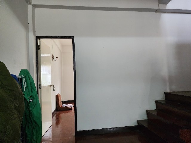 ขายด่วน อาคารพาณิชย์ 3 ชั้น 1 ชั้นลอย (พร้อมผู้เช่า ทำร้านบิงซู) เนื้อที่ 18.5 ตร.ว. ตั้งอยู่ย่านธุรกิจ ต.มหาชัย อ.เมือง จ.สมุทรสาคร