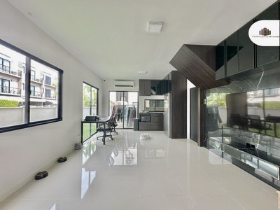 ทำเลบ้านหายาก !! หลังมุมส่วนตัวไม่ติดกับใคร ขายถูกด่วนมาก !! บ้านกลางเมือง ศรีนครินทร์-อ่อนนุช หลังมุม เนื้อที่ 29.7 ตร.ว.