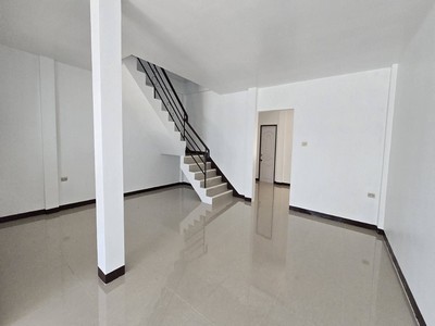 ราคาโดนใจ บ้านมือหนึ่งสร้างใหม่ ทั้งสวยทั้งคุ้ม ขาย ทาวน์เฮ้าส์ 2 ชั้น ใกล้ถนนทางหลวง 3296 บางปลา บางเลน นครปฐม เดินทางสะดวกใกล้ถนนใหญ่!