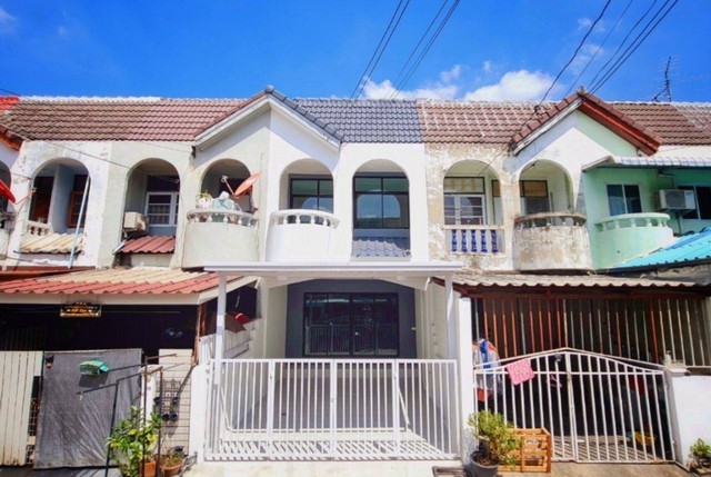 หมู่บ้านริมน้ำ (ซอยวัดนาวง) 16 ตรว. 2 ห้องนอน   2 ห้องน้ำ   1 ที่จอดรถใจกลางย่านดอนเมือง ออกวิภาวดีก็สะดวก ออกสรงประภาก็ง่าย  ใกล้จุดขึ้นลงทางด่วน ศรีสมาน  ถนนแจ้งวัฒนะ มหาวิทยาลัยรังสิต สนามบินดอนเมือง  แนวรถไฟฟ้าสายสีแดงรายละเอียดทรัพย์- หมู่บ้านริมน้ำ - ซอย 3- บ้านเลขที่ 202/223- หน้าบ้านหัน ทิศตะวันออกเฉียงเหนือ- ค่าส่วนกลาง (ไม่มี)ทำเลดี ใกล้โรบินสัน-ศรีสมาน มหาวิทย