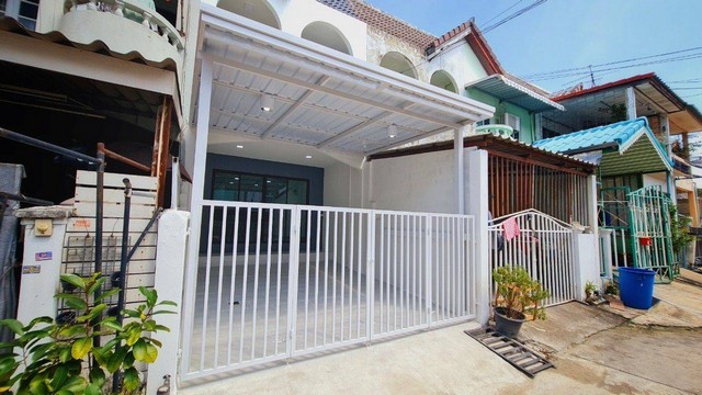 หมู่บ้านริมน้ำ   ซอยวัดนาวง  ใจกลางย่านดอนเมือง  ตกเเต่งใหม่พร้อมอยู่