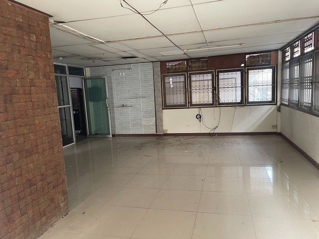 ขายบ้านเดี่ยว  ซอยลาดพร้าว 122 และ รามคำแหง65 เนื้อที่ 100 ตร.ว. ใกล้รถไฟฟ้าสายสีเหลืองสถานี มหาดไทย