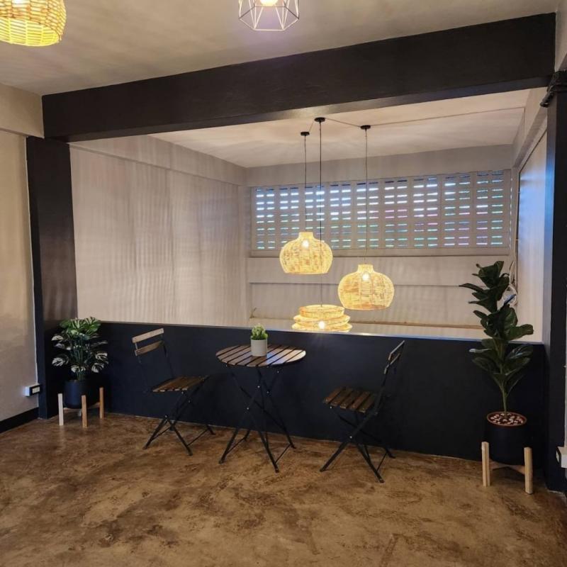 โซนช้างเผือก ขาย 2.2 ล้าน 18 ตรว. ตึกแถว 4 ชั้น มีดาดฟ้าไว้นั่งชิลล์ หรือนั่งชมวิวได้ ใกล้ศาลากลางจังหวัด เหมาะสำหรับ โฮมออฟฟิศ คาเฟ่ ได้