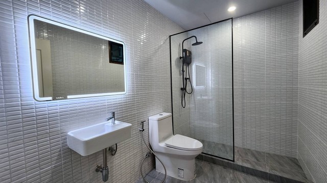 Lumpini Parkview Condo spacious quiet 17th floor MRT Lumpini