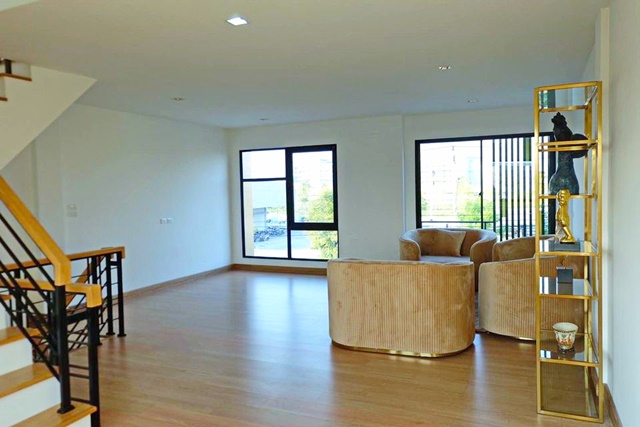 Link ให้เช่าโฮมOffice 4ชั้น รร.นานาชาติ ไทย-จีน Airport Link สุวรรณภูมิ ลาดกระบัง  4นอน 19 ตร.วา  ลาดกระบัง