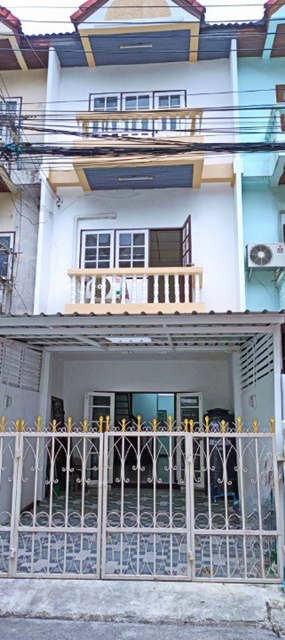 4 นอน รร. นานาชาติฮาร์โรว์ 0.5 กม.  MRT ดอนเมือง 1.6 กม.รีโนเวทใหม่ เฟอร์ใหม่ ครัวใหม่  ให้เช่าทาวน์เฮาส์ 3 ชั้น บรรยากาศดี ร่มรื่น  ซ.ประชาอุทิศ 16-22   3 น้ำ ตลาดทุ่งสองห้อง 1.3 กม.220 ตร.ม.20 ตร.วา.13,498 b-m 1 แอร์ เทคนิคดอนเมือง 2 กม.ตลาดใหม่ดอนเมือง รพ.มงกุฏวัฒนะ 3 กม. มีรถสองแถวผ่านปากซอย ถนนใหญ่มีรถประจำทาง เดินทางสะดวก ได้หลายเส้นทาง  4 BED MRT Don Mueang 1.6 km.Harrow Inter Sch 0.5km. Newly renovated new furniture new kitchen 3-storey townhouse for rent good atmosphere shady 4 bed 