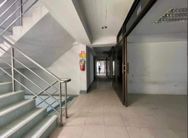 อาคารพาณิชย์ 4 ชั้นครึ่ง ทั้งหมด 4 คูหา โซนพระสิงห์