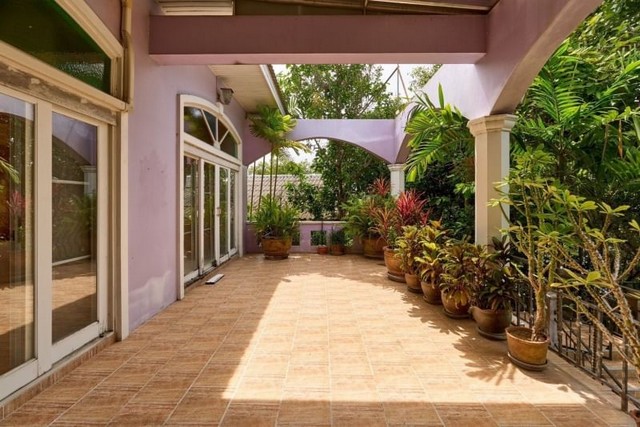 บ้านติดเลค วิวดอยสวยงาม ขายตามสภาพ ซัมมิทกรีนวัลเลย์ แม่ริม