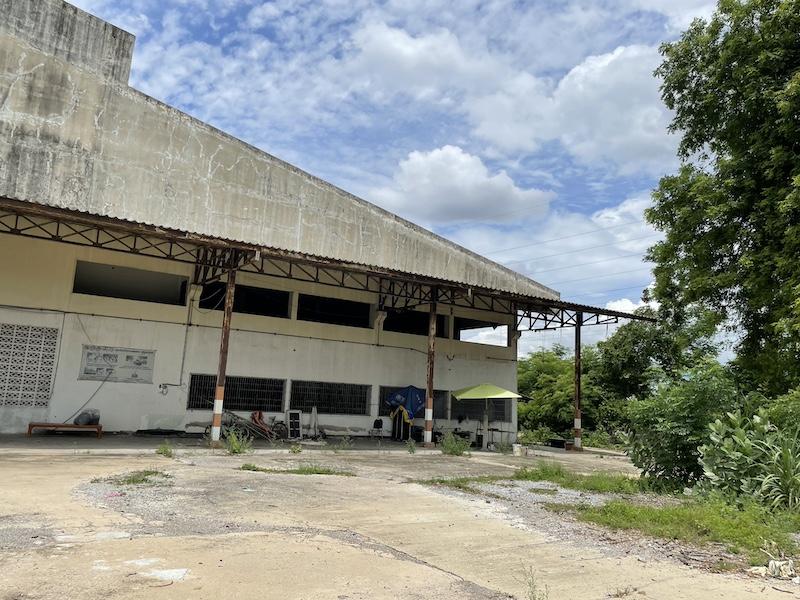 ขายที่ดิน เนื้อที่ 7 ไร่ ( 3 โฉนดติดกัน ) พร้อมอาคารโรงงาน พื้นที่สีม่วง ตั้งโรงงานอุตสาหกรรมได้ ใกล้ ปั้ม PT อ.บ้านหมอ จ.สระบุรีราคาขาย 34,000,000 บาทที่ตั้ง ถนนสายท่าเรือ-พระพุทธบาท 3022 ตำบลบางโขมด อำเภอบ้านหมอ จังหวัดสระบุรีติดต่อ : คุณภัสพงณ์ 0634098164Line : deedaa22เนื้อที่ 7 ไร่ 218 ตารางวา ขนาดอาคาร 96 x 48 เมตร ( 4,608 ตรม.)มีเอกสารครบ สามารถขออนุญาตประกอบกิจการได้ การเข้าถึงสะดวก ติดถนนใหญ่