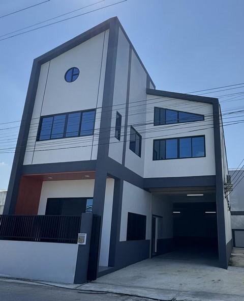 ขายโกดัง ซอยบงกช ตำบลคลองสอง อำเภอคลองหลวง ปทุมธานี ใกล้ตลาดไท ตลาดไอยรา ( สร้างใหม่ )ราคาขาย 5,400,000 บาท ( ตอนนี้เหลือแค่ 2 หลัง )ราคาเช่า 35,000 บาท / เดือน ( สัญญาขั้นต่ำ 2 ปี ประกัน 3 เดือน ล่วงหน้า 1 เดือน )ที่ตั้ง ถนนเลียบคลองสอง ซอยบงกช ตำบลคลองสอง อำเภอคลองหลวง ปทุมธานี 12120ติดต่อ : คุณภัสพงณ์ 0634098164Line : deedaa23เนื้อที่ 64 ตารางวา พื้นที่ใช้สอย 200 ตารางเมตร กว้าง 10.5 เมตร ลึก 24.15 เมตร จำนวน 