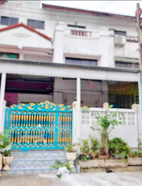 ซ.กาญจนาภิเษก 6-10 กม.MRT หลักสอง 2.1 4 นอน เย็นสบาย 1 แอร์ 3 น้ำ 30 ตร.วา.255 ตร.ม.เดอะมอลล์ บางแค 2.3 กม.แหล่งช้อปปิ้ง 7-11 ร้านค้า ร้านอาหาร ตลาดสำเพ็ง 2 1 กม.เดินทางสะดวก ถ.กัลปพฤกษ์ 9,998 b-m ม.สยาม 5.6 กม.ทาวน์เฮาส์ 3 ชั้น สะอาด โล่ง โปร่ง พระราม2 รพ.เกษมราษฎร์ บางแค 2.4 กม.ระบบประปา ไฟฟ้าใหม่ทั้งหลัง   Soi Kanchanaphisek 6-10 MRT Lak Song 2.1 km. 4 bed 3-storey townhouse clean airy cool 1 a/c  3 water new water and electricity system throughout the house 30 sq.wa. 255 sq.m.The Mall Bang Khae 2.3 km. Shopping area 7-11 shops restaurants Sampeng Market 2 1 km. Conven