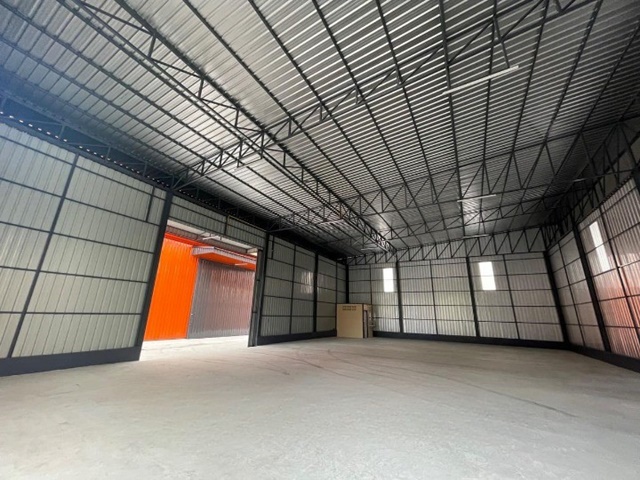 บิ๊กซี ลาดพร้าว 1 กม. ถนนใหญ่ MRTลาดพร้าว 83 1.2กม.ทำร้านค้าได้ ลาดพร้าว 81-93 500ม. โกดัง  305 ตร.ม.100 ตร.วา.โกดังสูง 6-7.50ม.