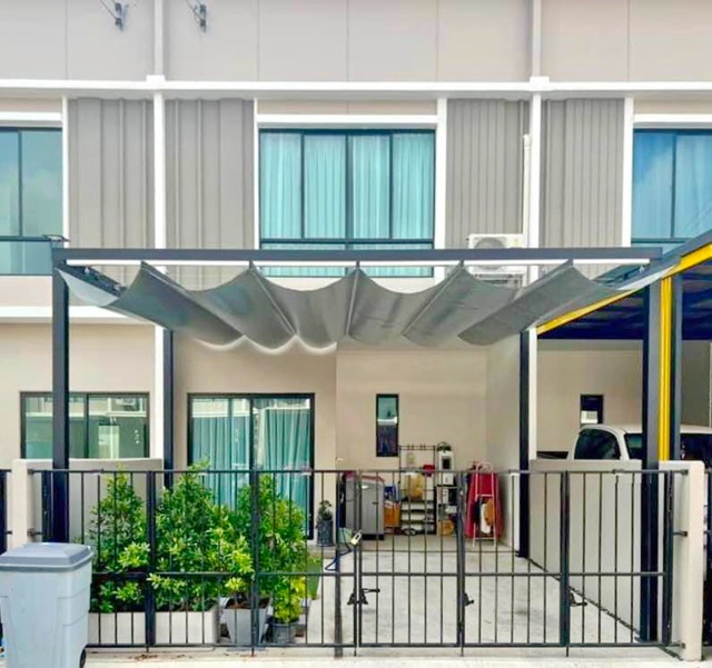 รพ.บางนา3 1.1กม.Airport สุวรรณภูมิ 4.1 กม.  กิ่งแก้ว21-27 3นอน บ้านสวย สภาพใหม่ โฮม office อยู่อาศัย ทาวน์โฮม 2 ชั้น สุดหรู จัดเต็มเฟอร์ บิวท์อิน 2น้ำ ม.รามคำแหง2 3.5 กม.17ตร.วา. 140ตร.ม.  ให้เช่า17,999 b-m ขาย 3.19 ล้าน ย่านธุรกิจSuvarnabhumi Airport 4.1 km.  KingKaew21-27 3bed beautiful house new condition home office residence 2-story townhome very luxurious, fully furnished Bangna Hospital3 1.1km. built-in appliances 2bath Ramkhamhaeng University 2 3.5 km. 17sq.wa. 140sq.m. Ratchaphruek Market 4 km. For rent 17,999b-m for sale 3.19 million Maha Chakri Sirindhorn 4 km. convenient transportation through King Kaew Road, Kanchanaphisek,  business district  เฉลิมพระเกียรติฯ 28