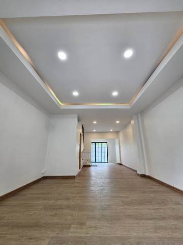 ขายทาวน์เฮ้าส์ รามคำแหง พระราม9 หัวหมาก 2ชั้น 18 ตารางวา บ้านสวย ทำเลดี ขายถูกสนใจติดต่อ 061-624-7988ต้องการขายทาวน์เฮ้าส์ 18 ตารางวา 2 ชั้น 2 ห้องนอน 2 ห้องน้ำ 1 ที่จอดรถ บ้านสวย พร้อมอยู่ มีพื้นที่สำหรับทำสวนหรือที่นั่งเล่นหลังบ้านได้.ทำเลดีมากติด ม.เอแบคใกล้สาธิต รามคำแหงโรงพยาบาลสมิติเวซโรงพยาบาลรามคำแหงThe Nine พระราม9..ราคาดีมากเพียง 2.9 ล้าน เท่านั้นสนใจติดต่อ 061-624-7988Line ID @deeas