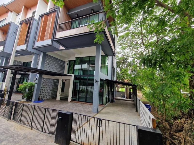 โซนสันผีเสื้อ ขาย 7.5 ล้าน เนื้อที่ 33 ตรว. บ้าน-สำนักงาน อาคาร 4 ชั้น สไตล์โมเดิร์น อ.เมือง เหมาะสำหรับเป็นโฮมออฟฟิศ หลังมุม ใกล้ NIS