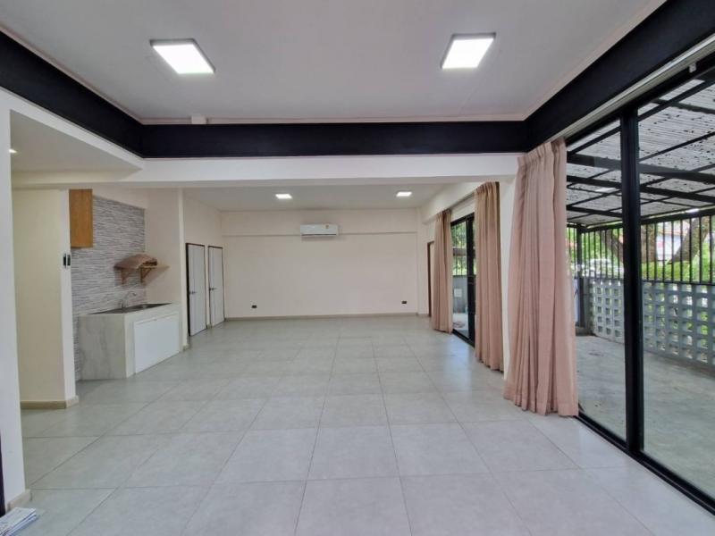 โซนสันผีเสื้อ ขาย 7.5 ล้าน เนื้อที่ 33 ตรว. บ้าน-สำนักงาน อาคาร 4 ชั้น สไตล์โมเดิร์น อ.เมือง เหมาะสำหรับเป็นโฮมออฟฟิศ หลังมุม ใกล้ NIS