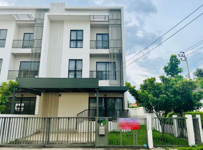 ให้เช่าทาวน์โฮม หมู่บ้าน Villa Albero กรุงเทพกรีฑา ร่มเกล้า