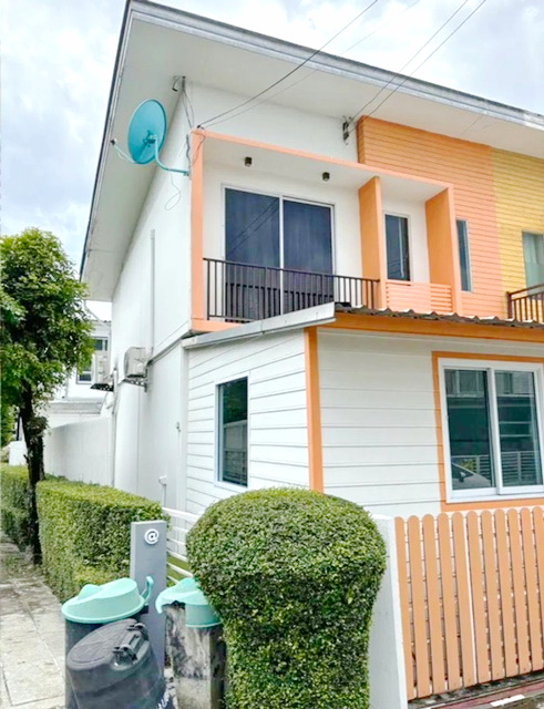  เกษตร-นวมินทร์ บ้านทาวน์โฮม ตรงข้าม Chocolate Ville ให้เช่า เฟอร์ครบ ประเสริฐมนูกิจ 38-48 หาของกินง่าย 24,999 B-M 2ชั้น 3 นอน 2 น้ำ 125ตรม. แฟชั่นOpposite Chocolate Ville Kaset-Nawamin Fully FUr Townhouse for rent Prasertmanukit38-48 easy to find food 24,999 B-M 2Storeys 3bed 2bath 125sqm.ขนาด: 27 ตรว. 125 ตรม.27 sqw. 125 sqm.ประเสริฐมนูกิจ 38-48 แขวงคลองกุ่ม เขตบึงกุ่ม กรุงเทพมหานคร 102402 ชั้น 3 นอน 2 น้ำ1 ห้องอเนกประสงค์หน้าบ้าน1-2 ที่จอดรถบ้านทาวน์โฮม(หลังมุม) บิ้วอินสวย  ทำเลดี ย่านเกษตรนวมินทร์ ห�