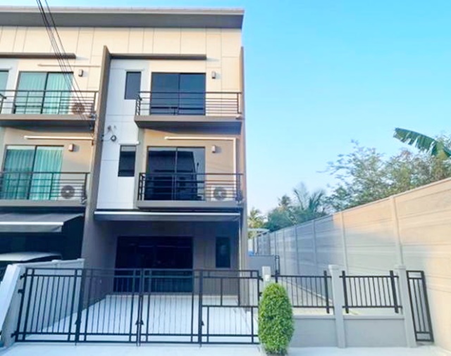  ราชพฤกษ์-สาทร ทาวน์โฮมให้เช่า 3ชั้น 5แอร์ หลังเดอะวอร์คพระราม5 รร.อนุบาลเด่นหล้า2 2.3กม.เดินทางสะดวก 34,998b-m  3นอน 3น้ำ 245ตรม. Townhouse 5A/C 3Storeys for rent behind The Walk Rama5 Ratchapruek-Sathorn Denla Kindergarten2 2.3km. convenient 34,998b-m  3bed 3bath 245sqm.ขนาด: 33ตรว. 244ตรม.33sqw. 244sqm.แขวงบางลำภูล่าง เขตคลองสาน กรุงเทพมหานคร 106003 ชั้น 3 นอน 3 น้ำ5 แอร์2 จอดรถ2 ห้องนอนใหญ่ 1 ห้องนอนเล็ก 1 ห้องเอนกประสงค์แอร์ 5 เครื่อง พร้อมตู้เสื้อผ้า และเครื่องซักผ้า เตาไฟฟ้า กับเค�