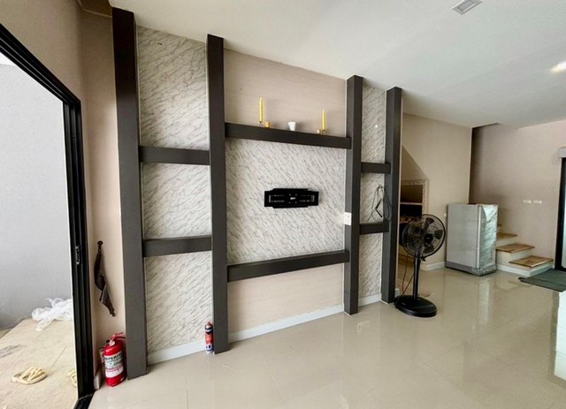 LV52895 ให้เช่า ทาวน์โฮม 3 ชั้น พาทิโอ วิภาวดี-สรงประภา รูปแบบใหม่ สไตล์ Modern